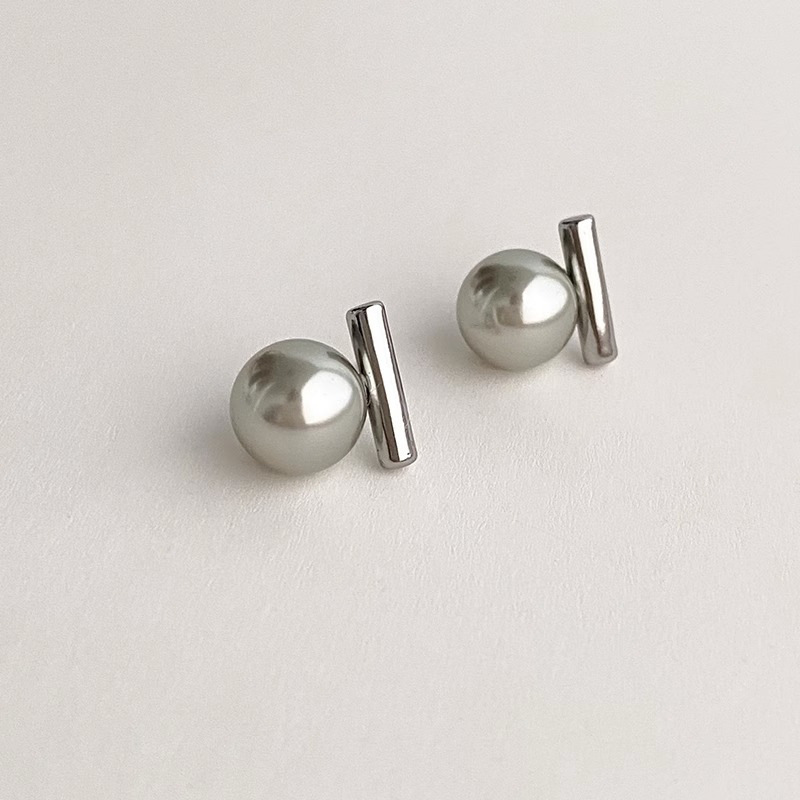 Silver gray pearl earrings 0577