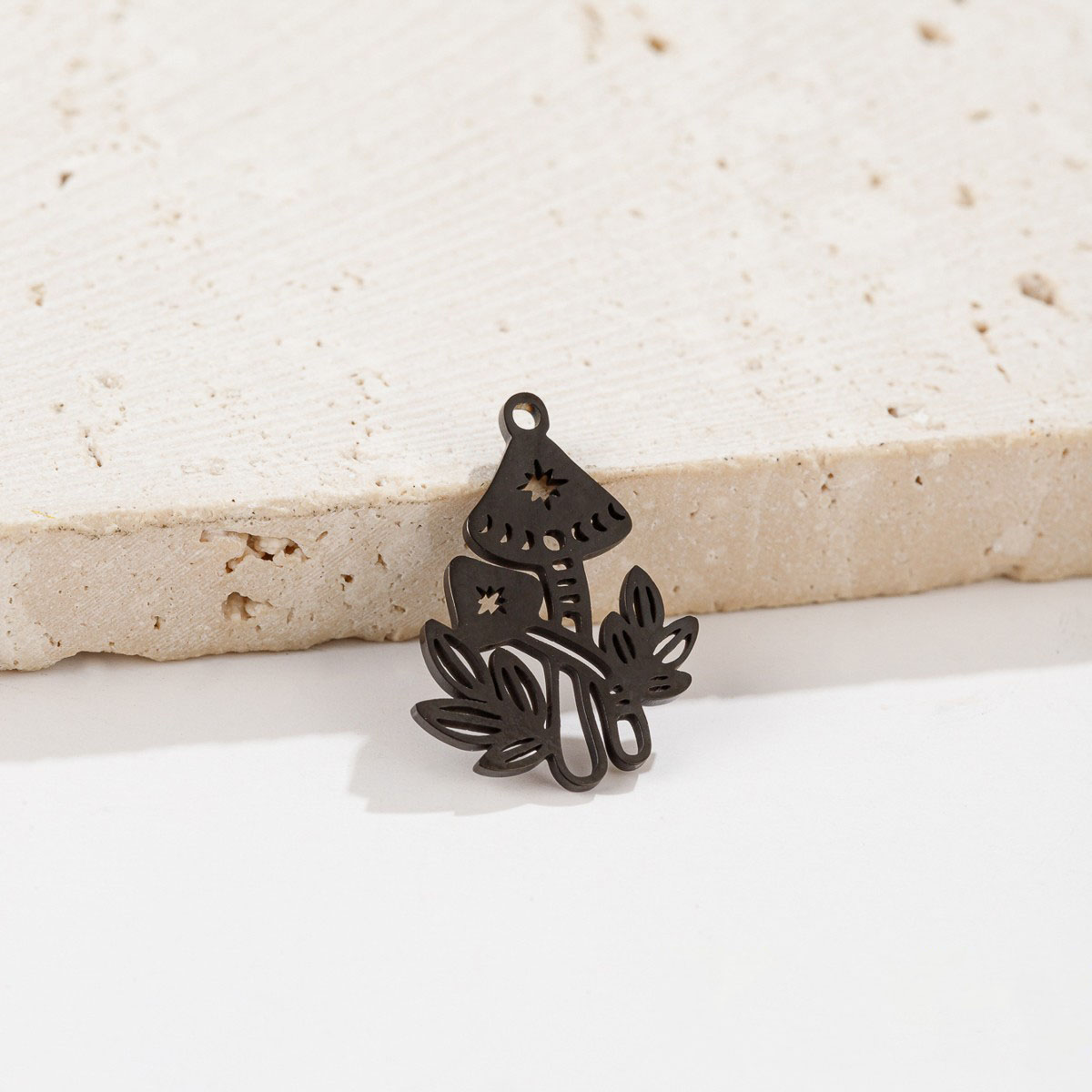 579 Black, 25x32mm