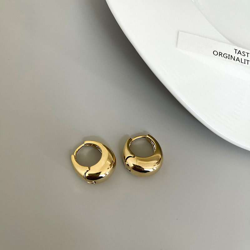 Gold earrings 0001