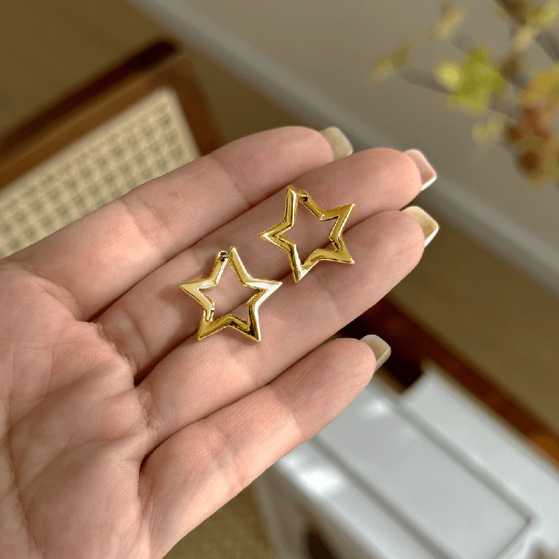 Gold star earrings 0246