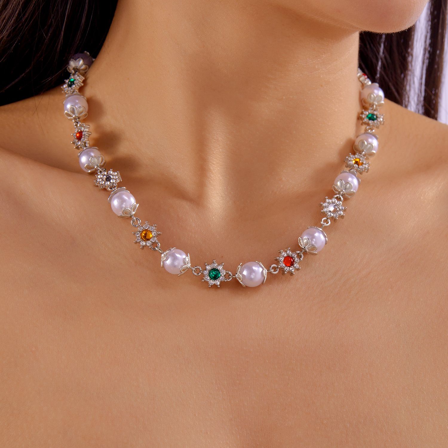 Silver colored diamond flowers (with holder)