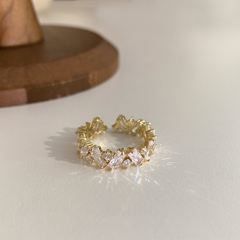 One gold ring 0047