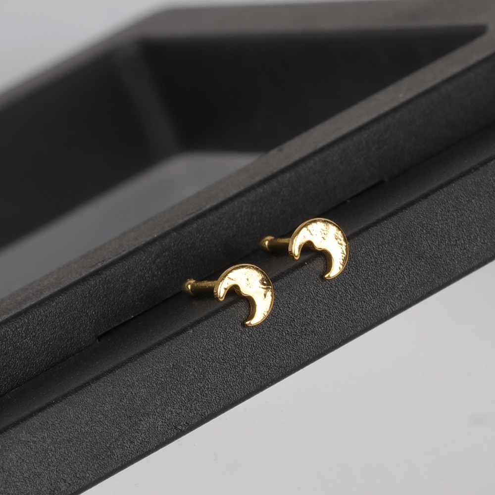 1 pair of golden moon models
