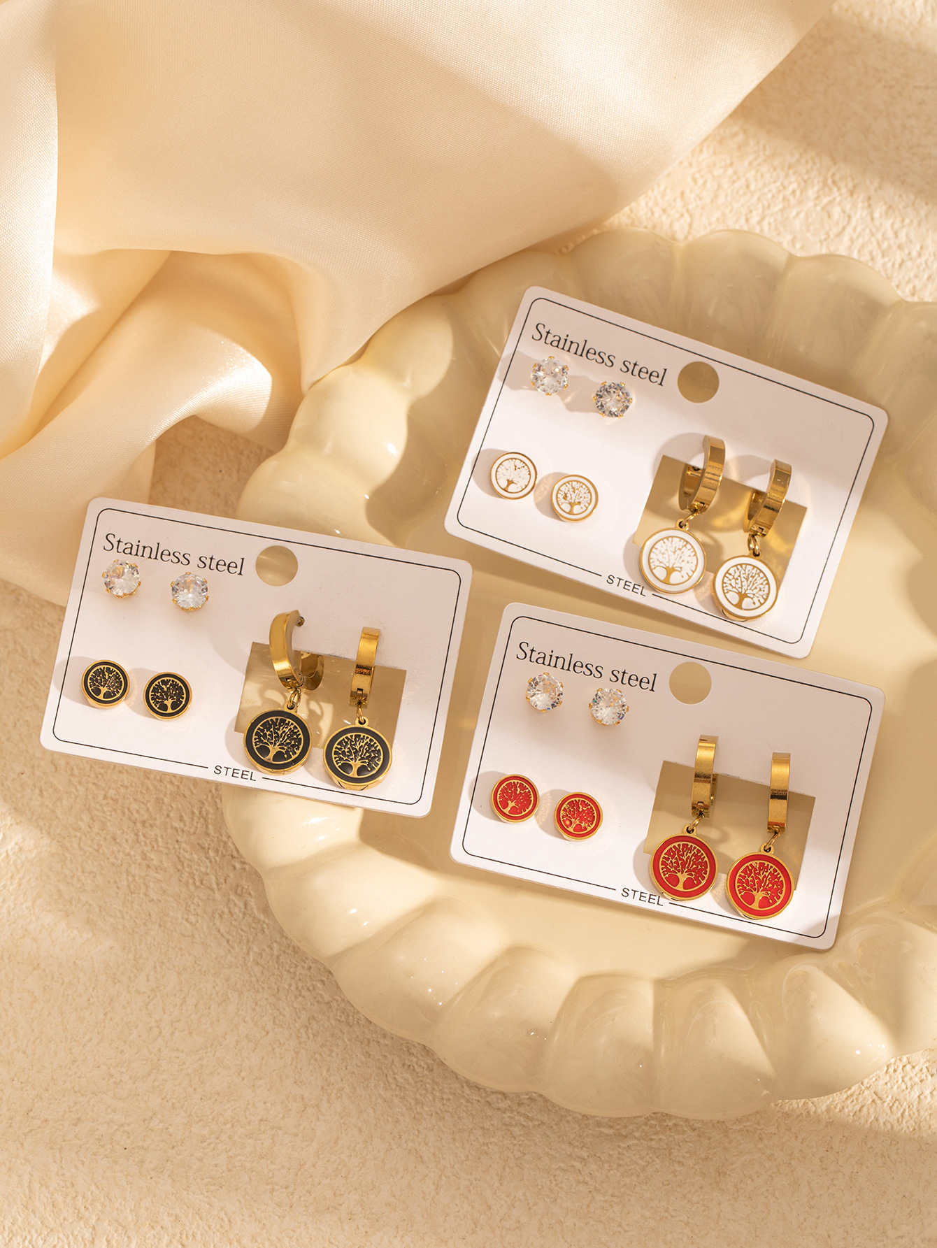 一打（黑色4套+白色4套+红色4套）