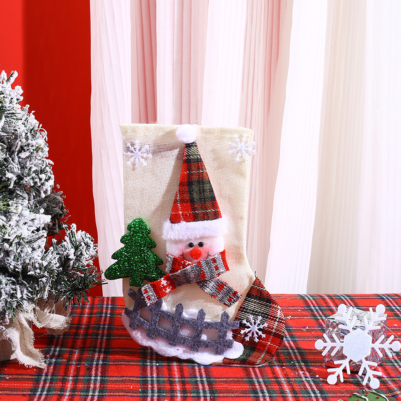 E4-2 fence medium sock snowman