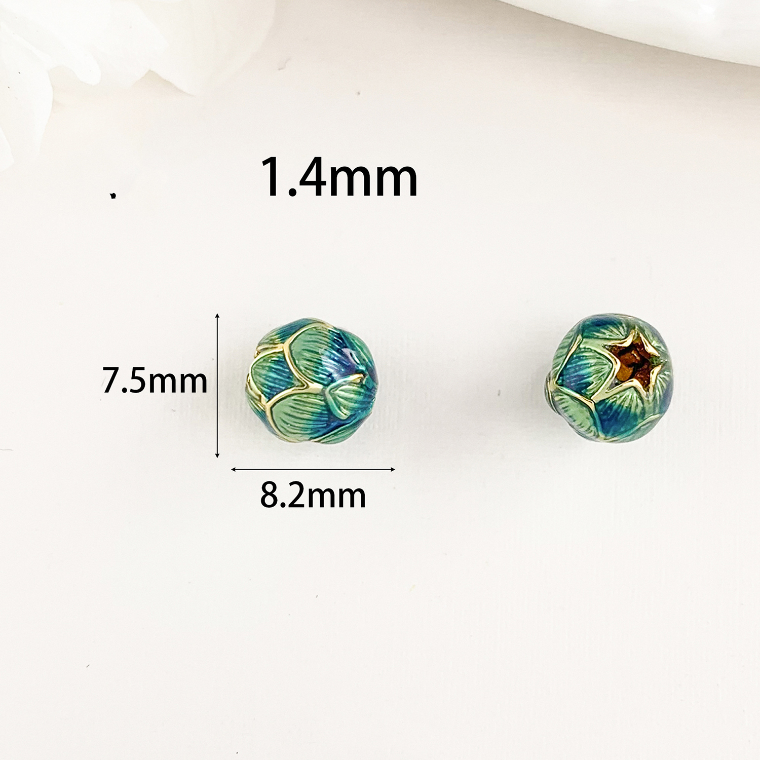 Cz281 lotus beaded gold trumpet