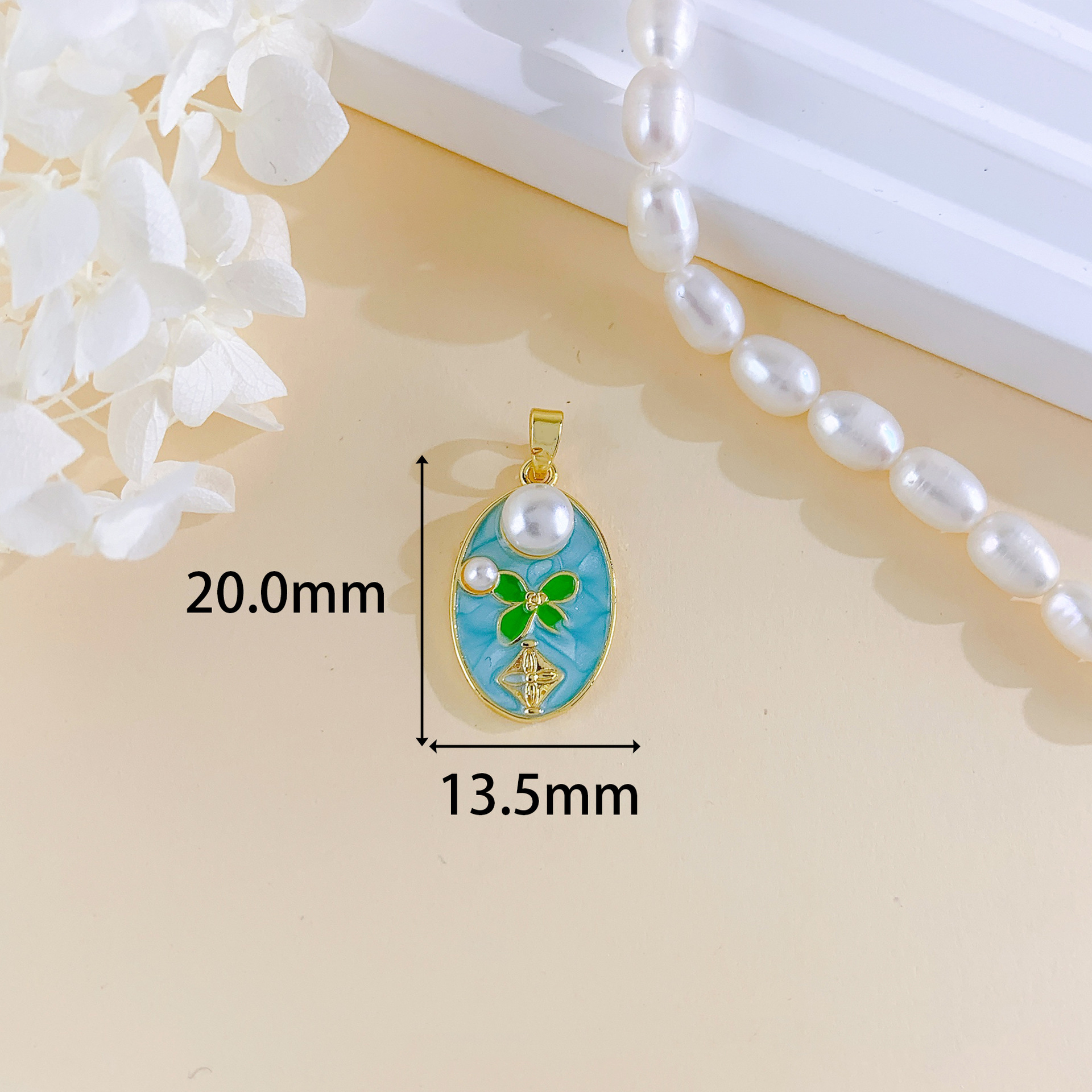 Xl3104 four-leaf clover oil painting pendant gold light blue