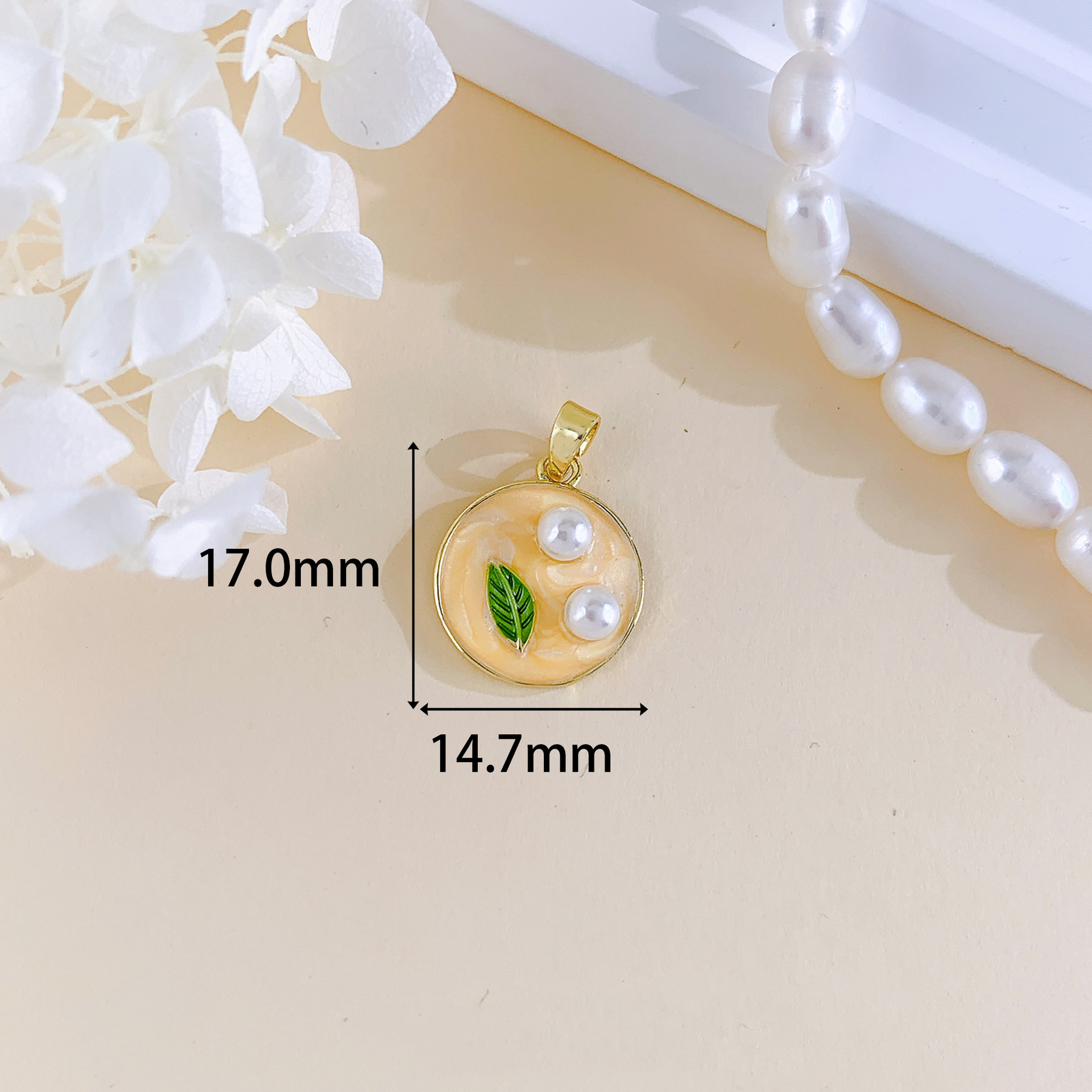 Xl4076 round leaf pendant golden yellow