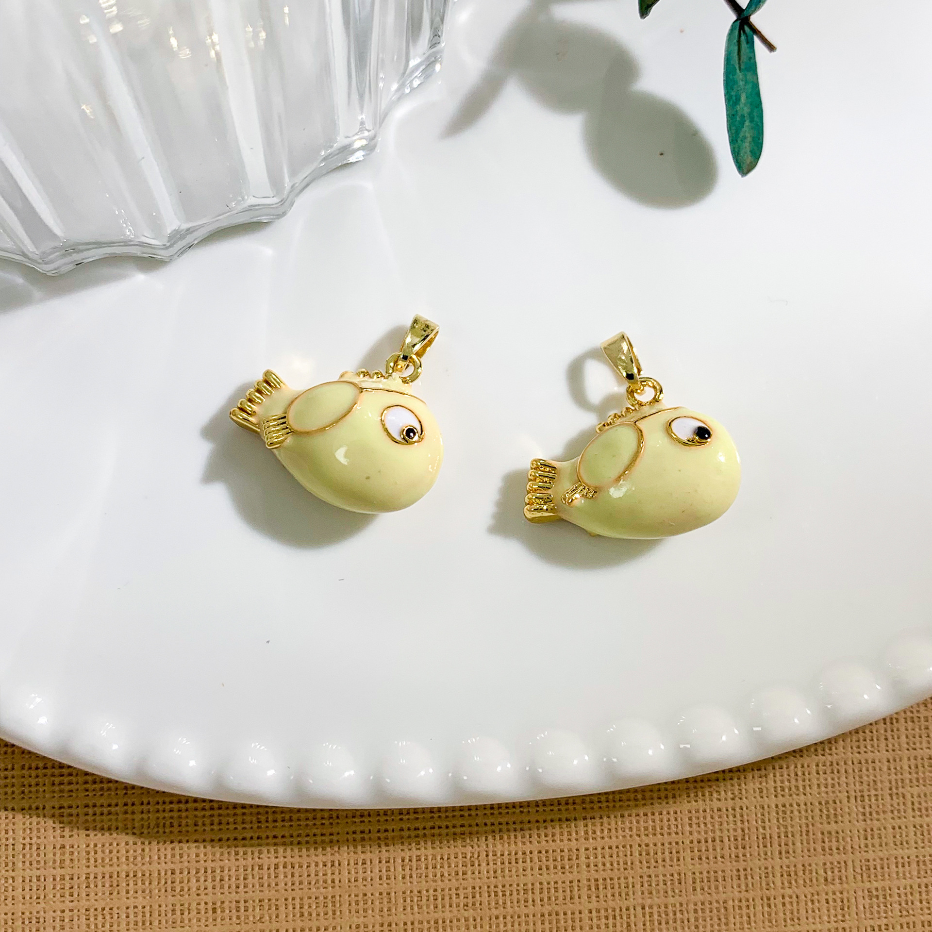 Xl4582 light yellow blessed little fat fish pendant gold