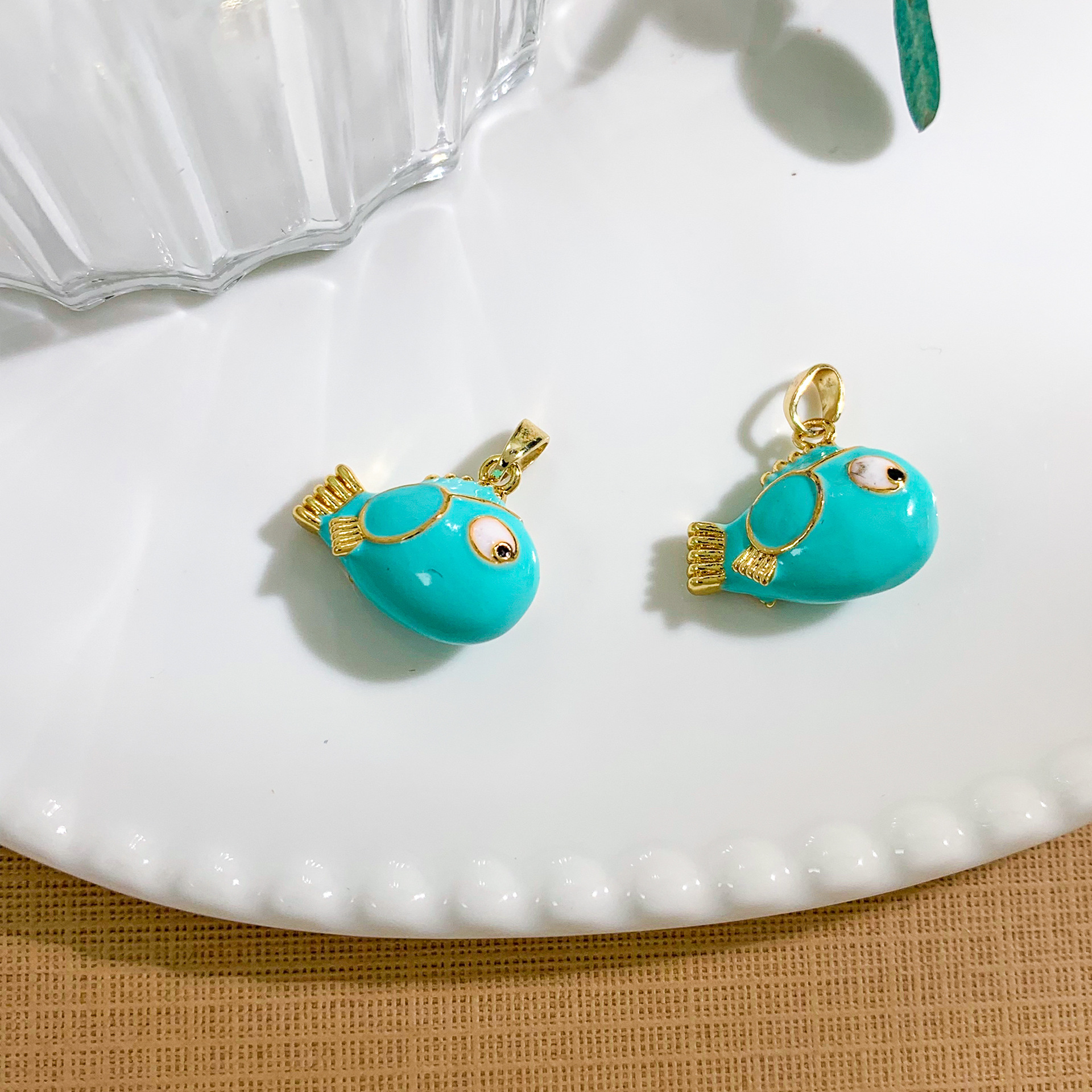 Xl4582 light green blessed little fat fish pendant gold