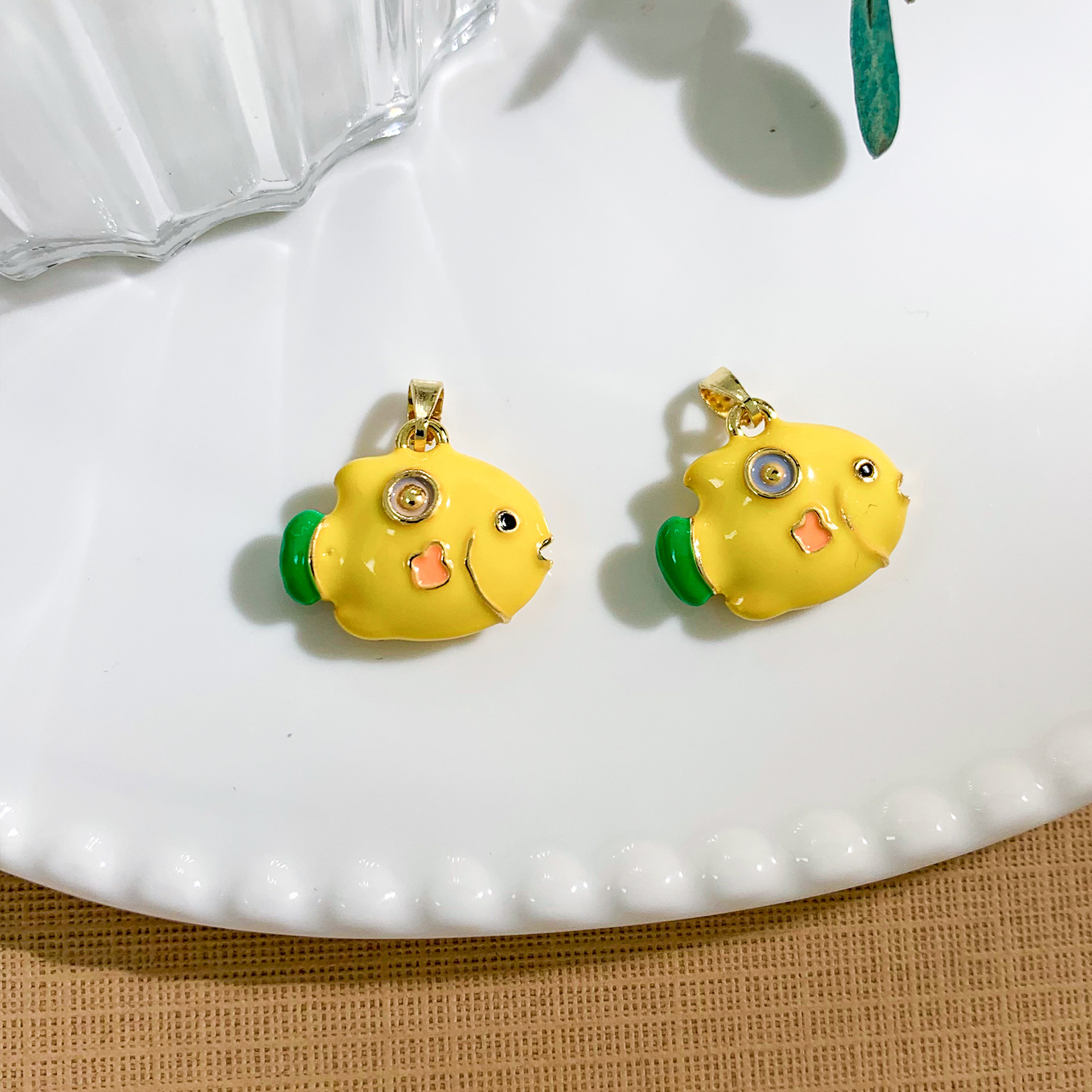 Xl4578 cute yellow fish pendant gold