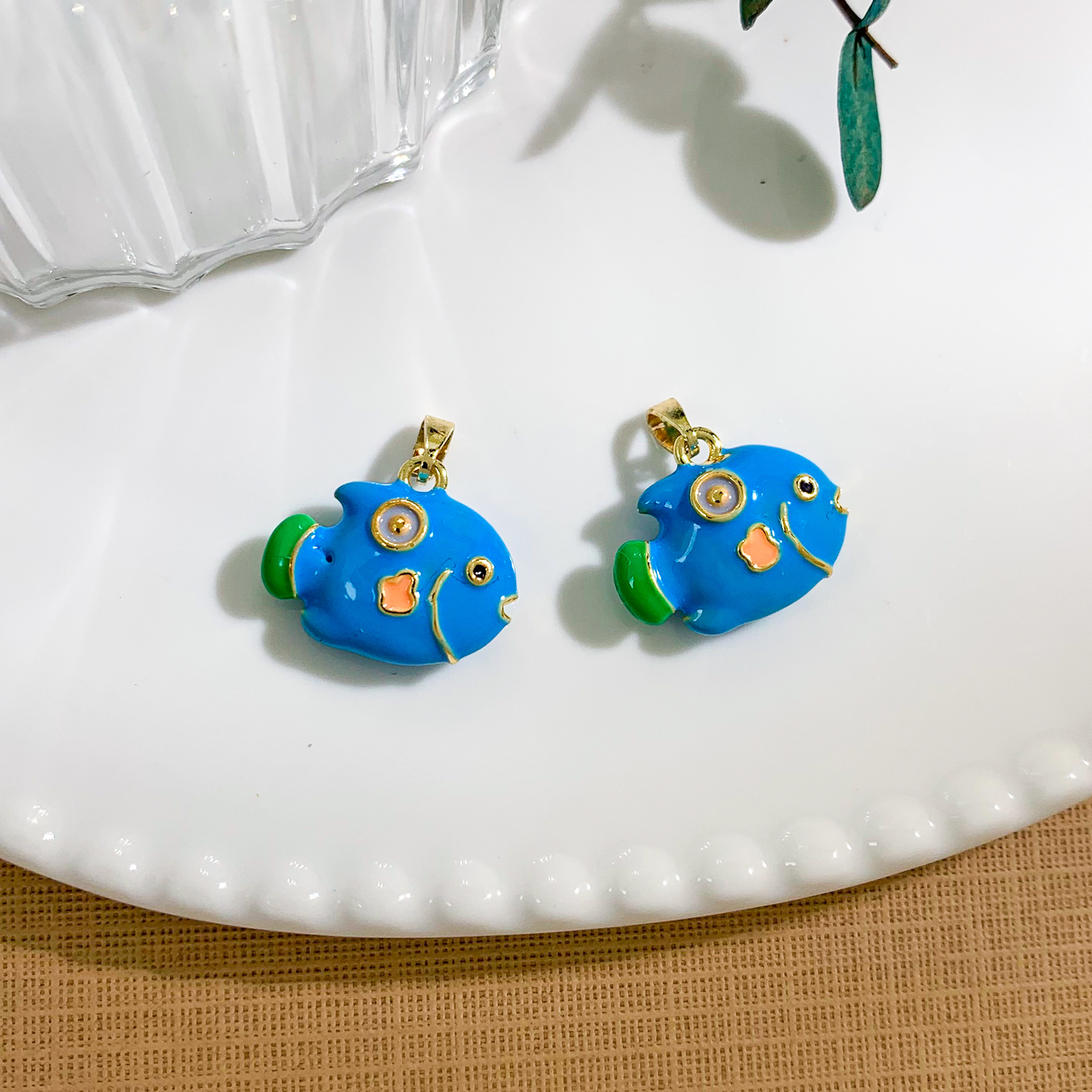 Xl4578 cute blue fish pendant gold