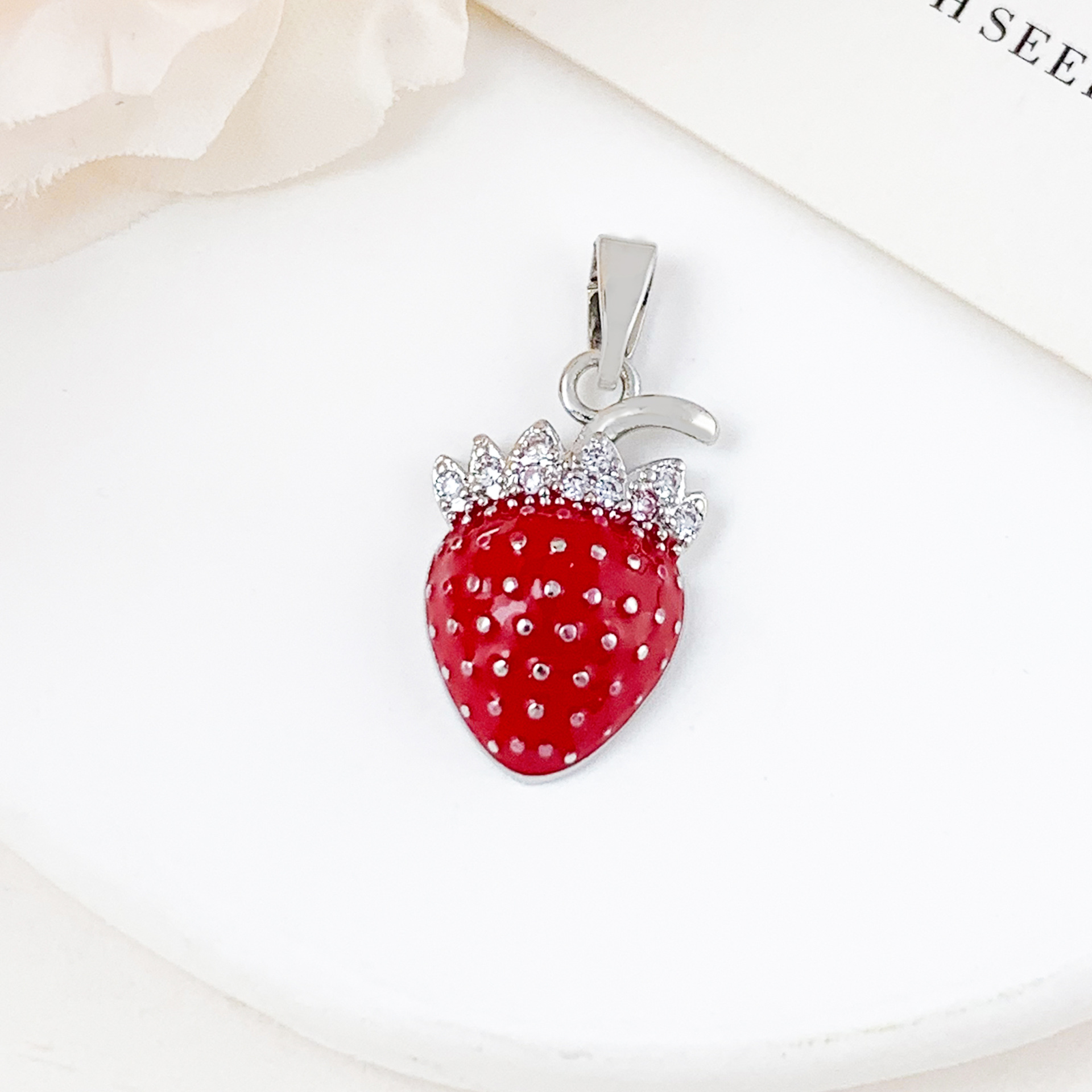 Xl662 strawberry pendant silver