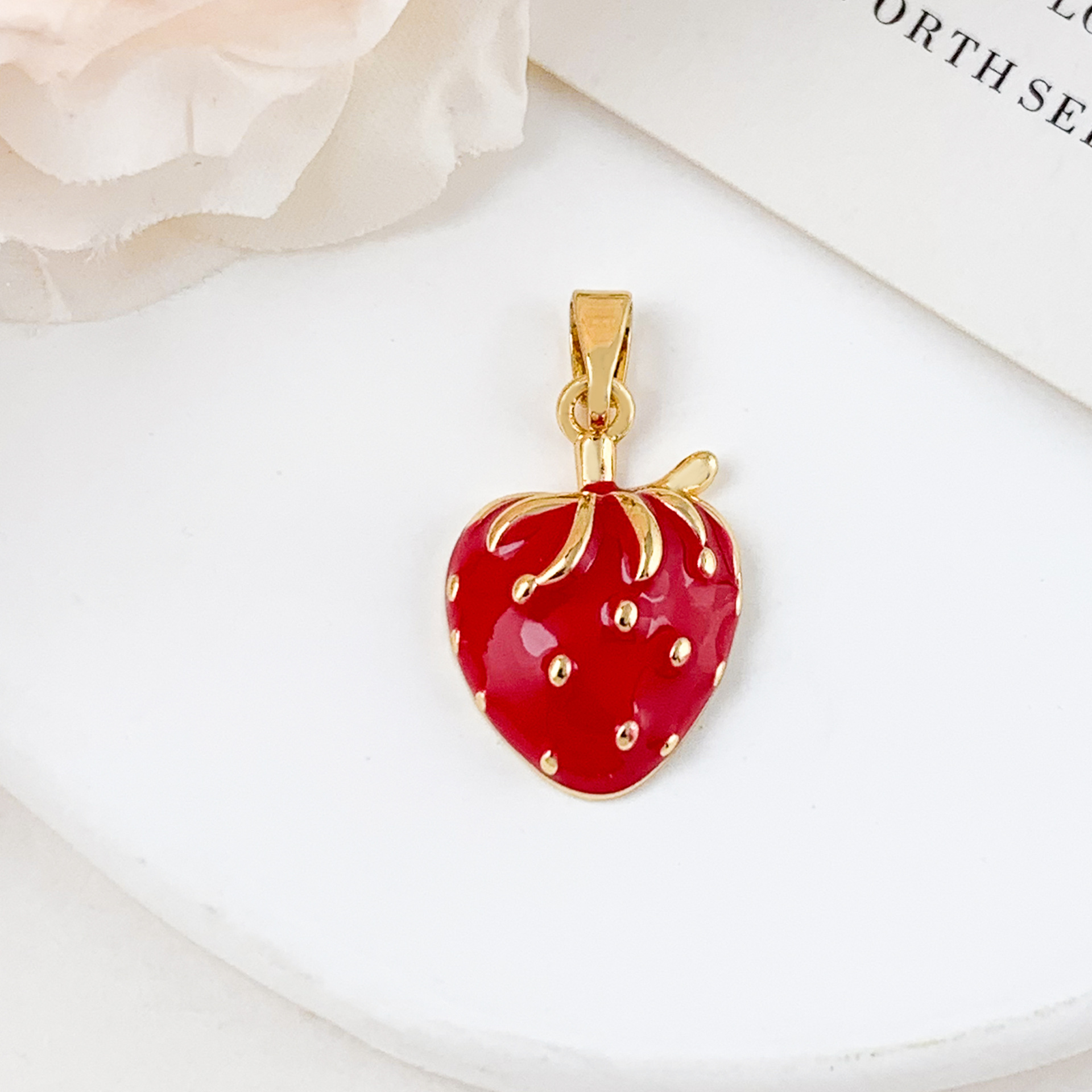 Xl3262 round strawberry pendant gold