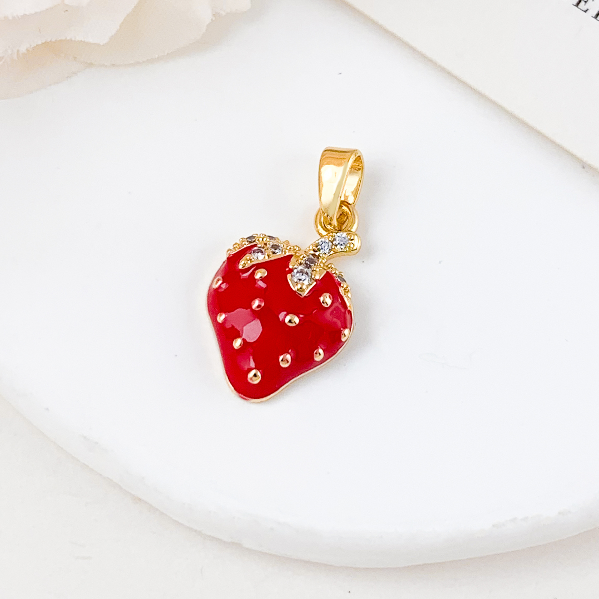 Xl3392 strawberry pendant gold