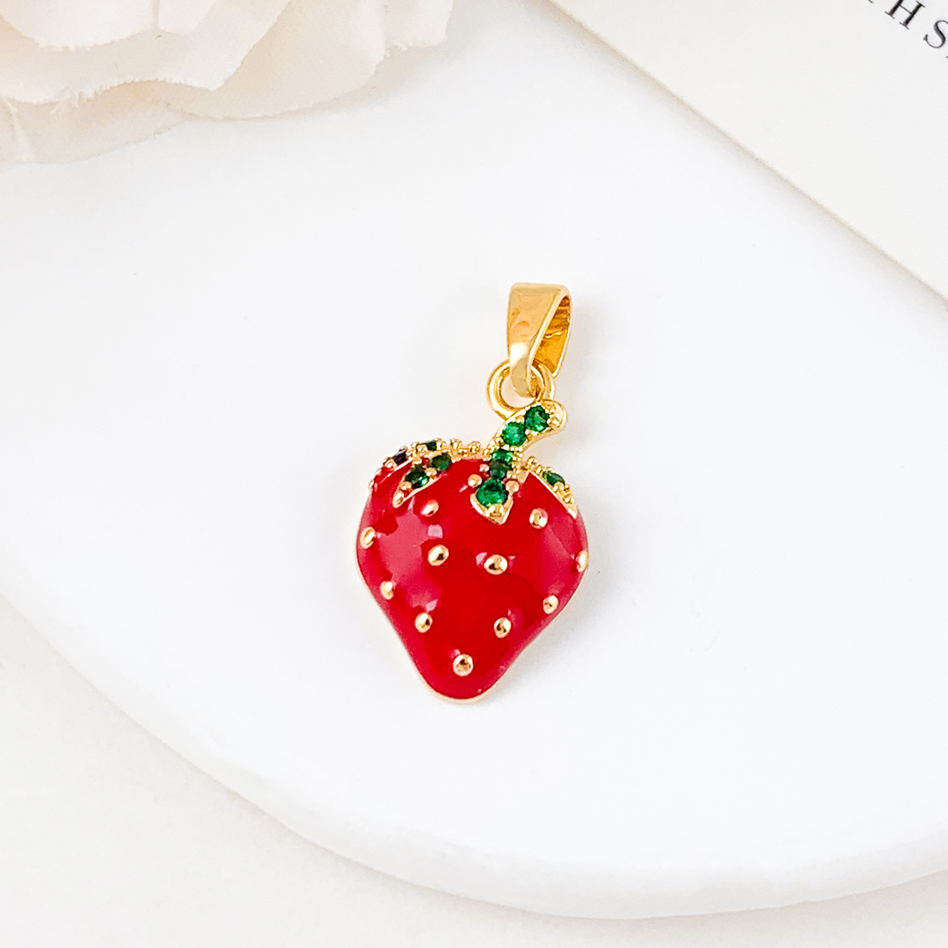 Xl3392 green leaf strawberry pendant gold