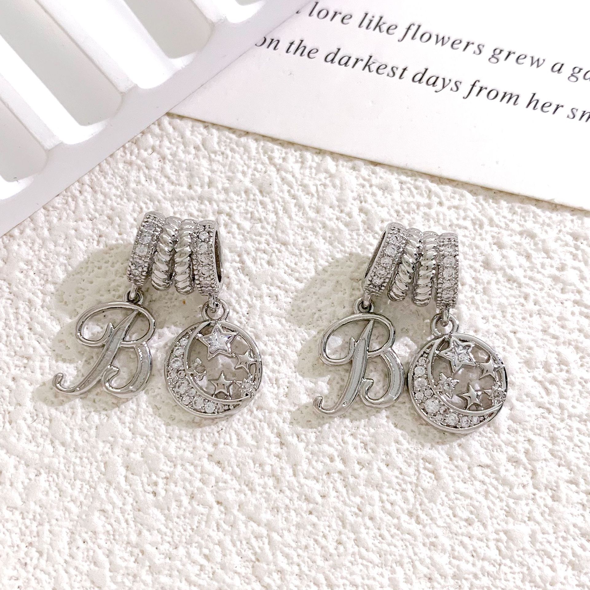 XL4483星球字母B组合吊坠银色