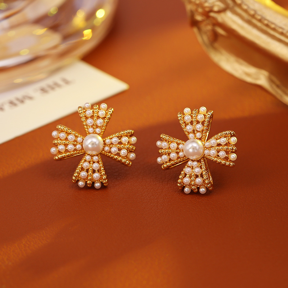 Golden millet beads four-leaf clover