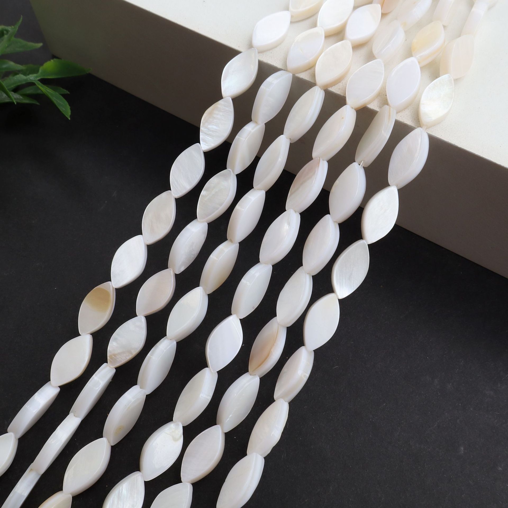 Flat 6x12mm horse eye