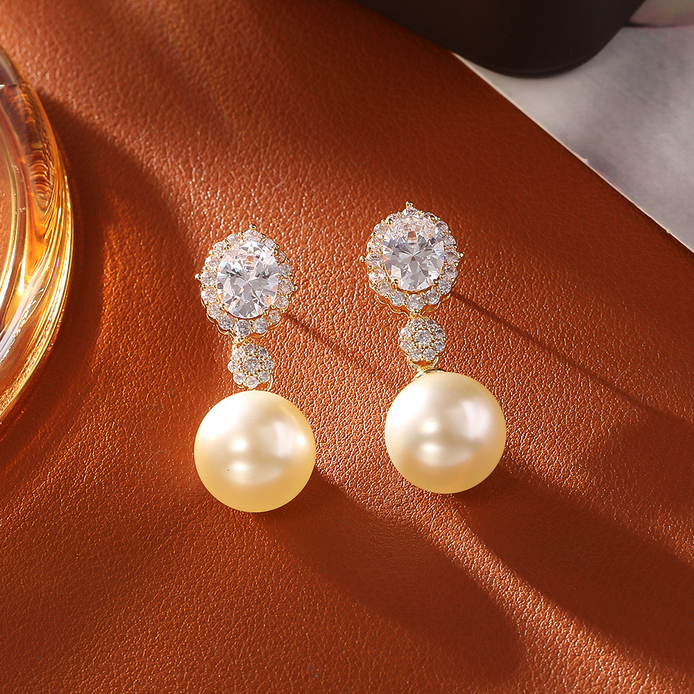 серебряный