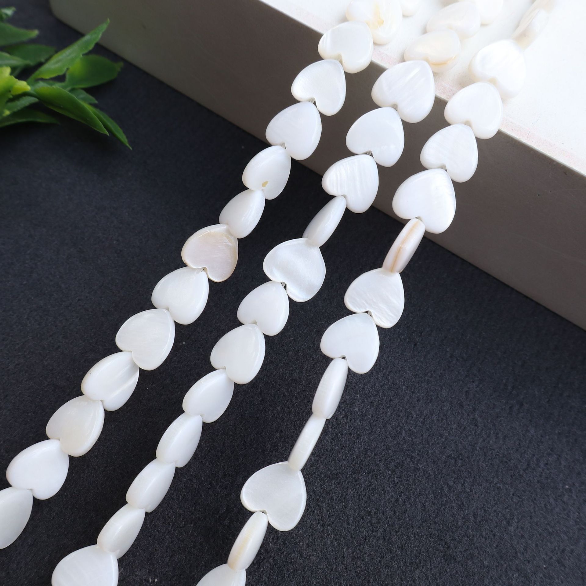 Thrown surface vertical hole 10x10mm