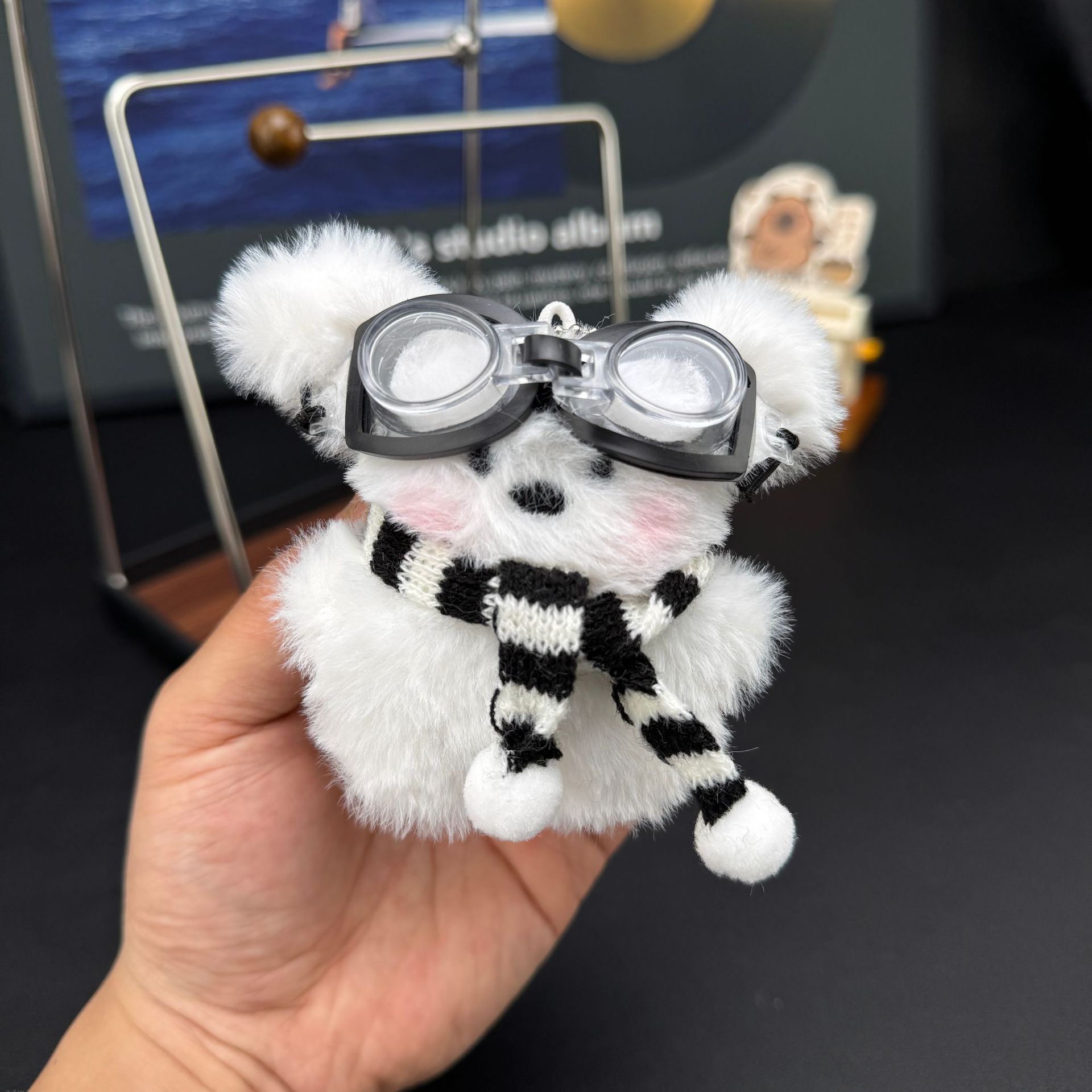 Long-eared dog [pilot glasses   black and white scarf]