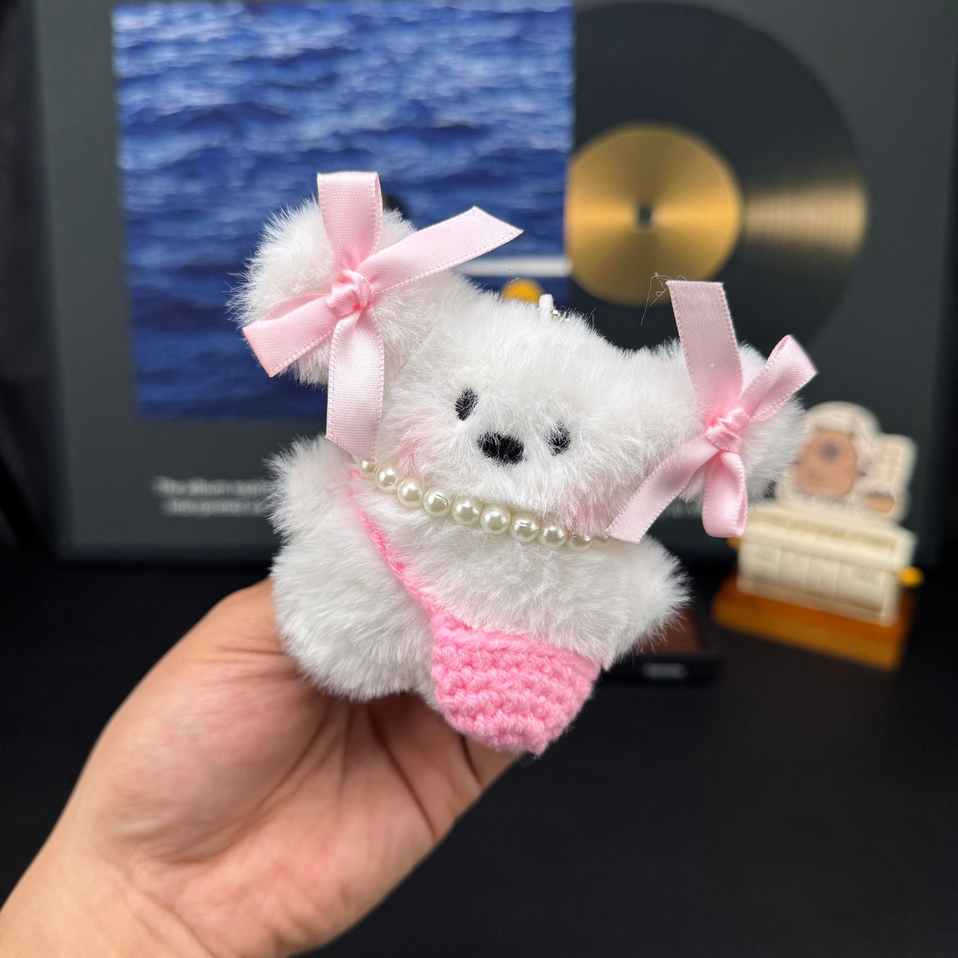 Long-eared dog [pink butterfly   pearl necklace   pink satchel]