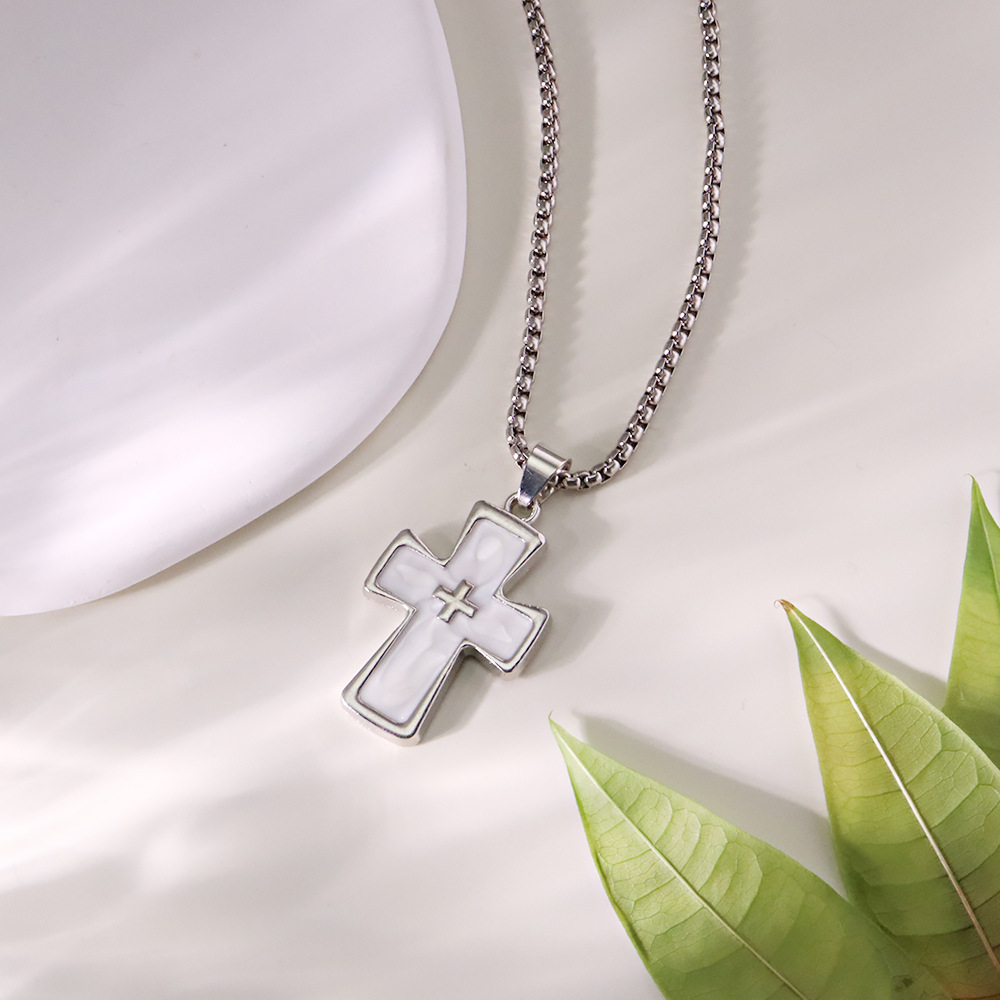 White [with 60cm square pearl chain]