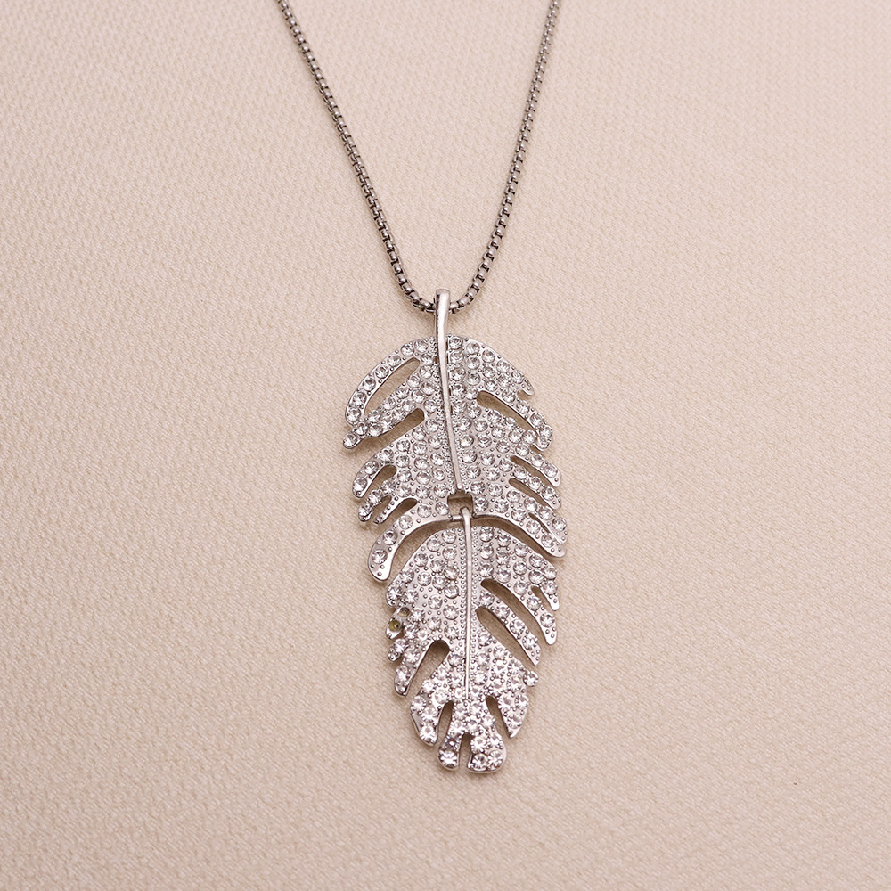 Silver [with 50cm square pearl chain]