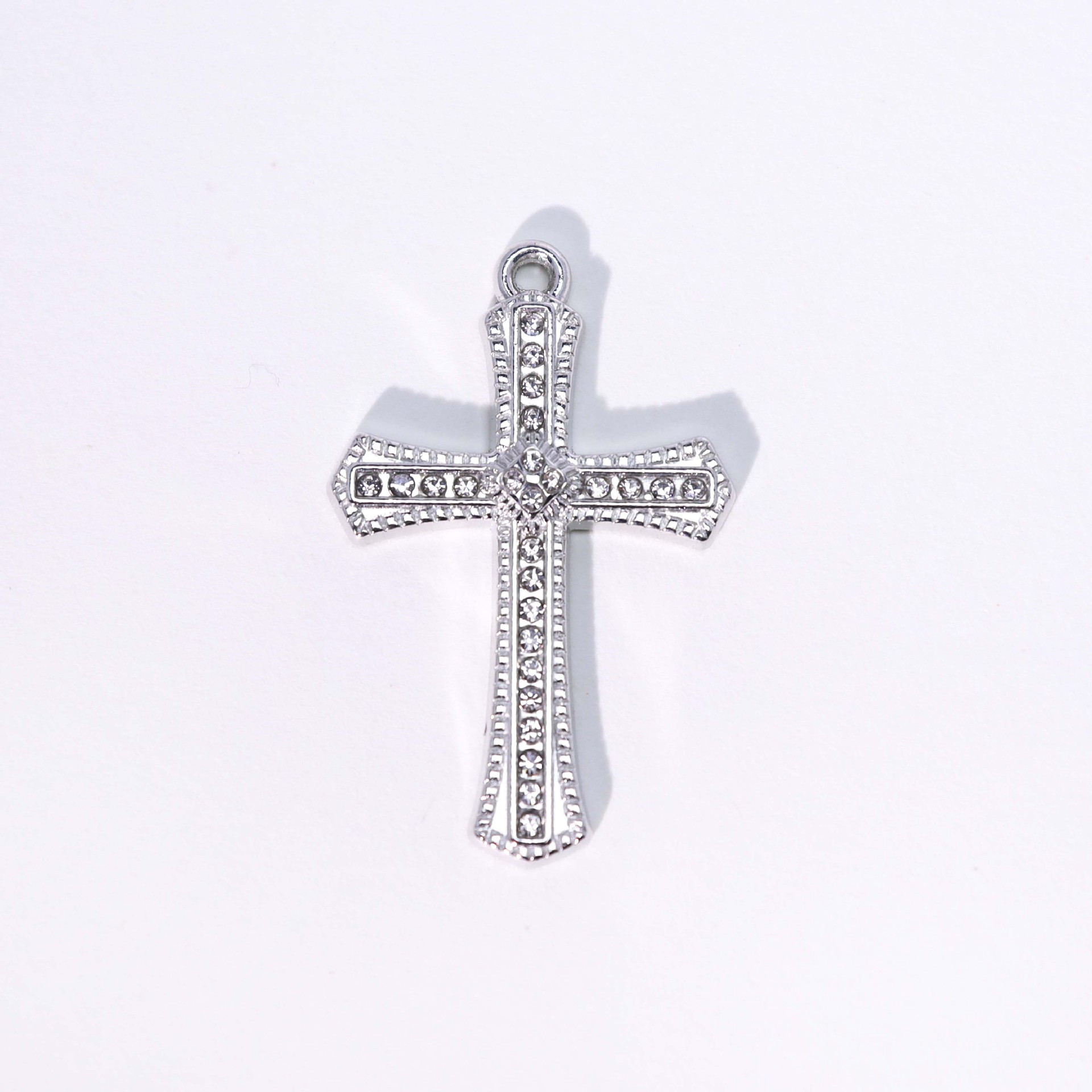Single cross pendant