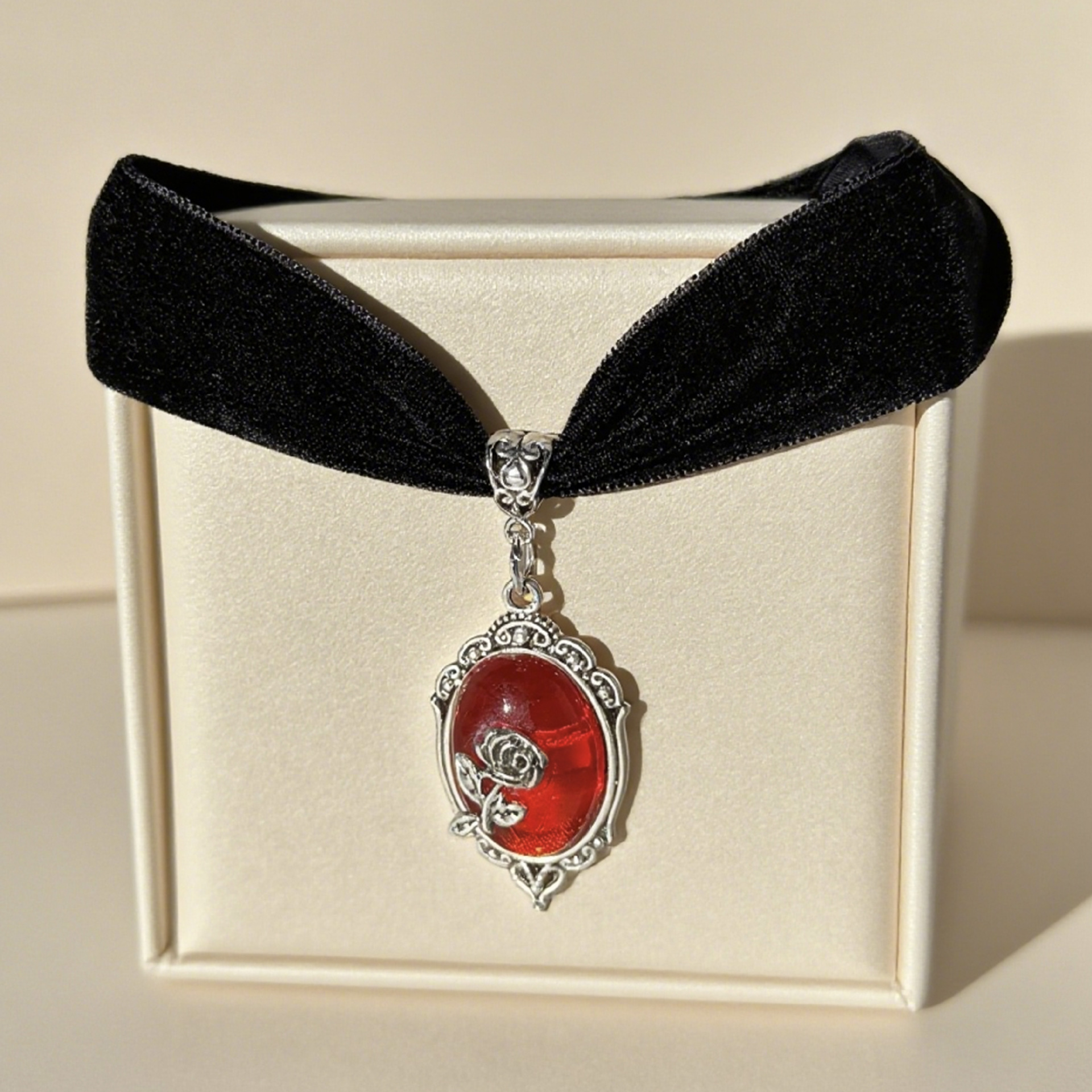 Red [33cm+5cm velvet chain]