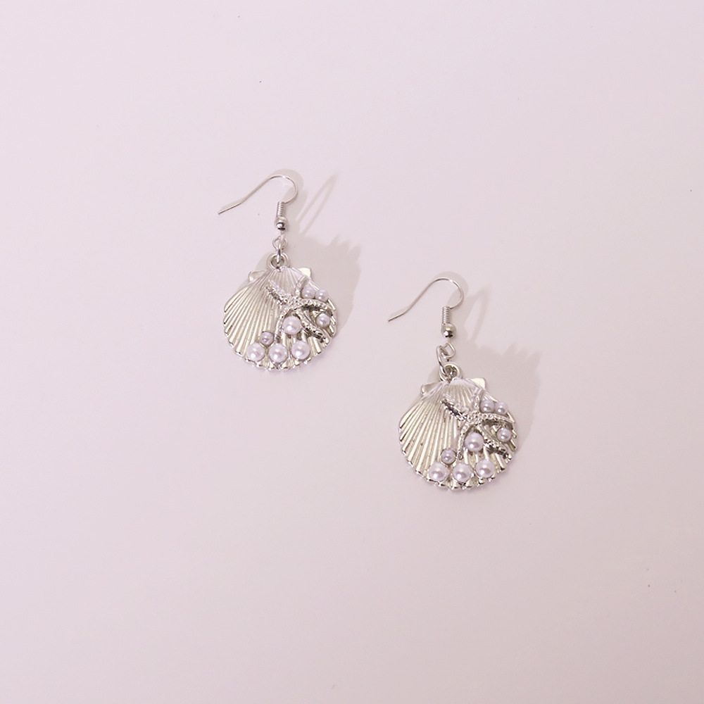 Silver pearl earrings