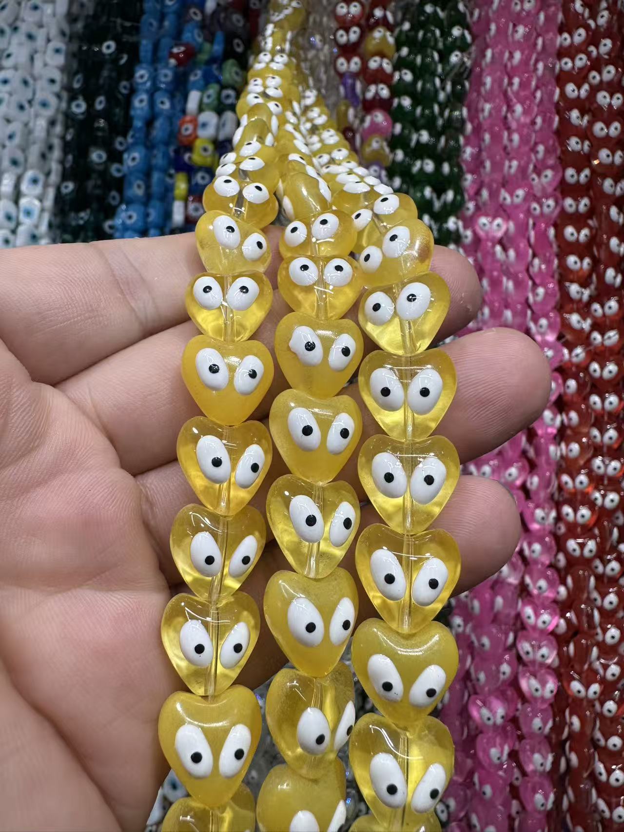 желтый