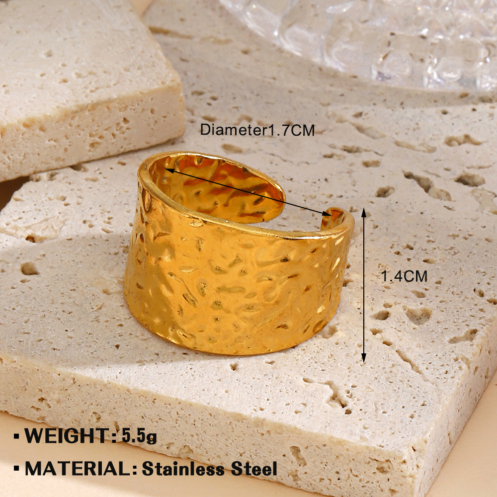 Gold ring 1098