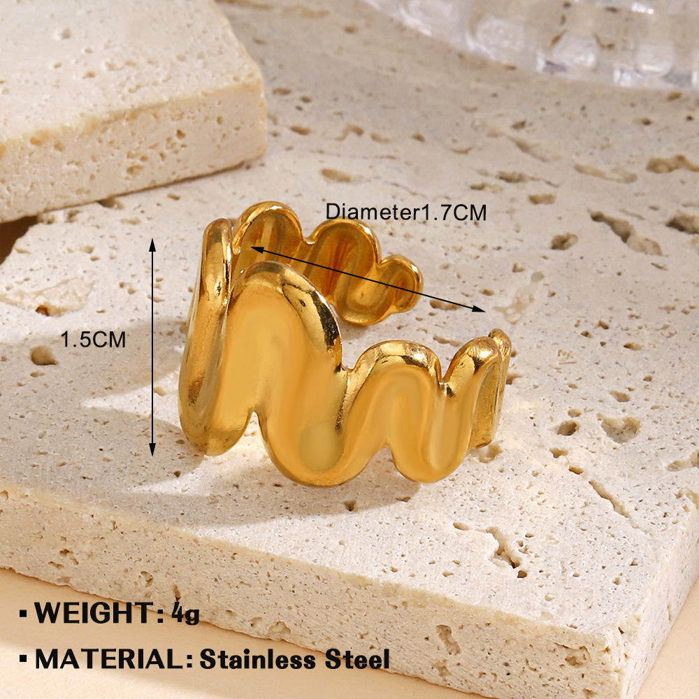 Gold ring 972