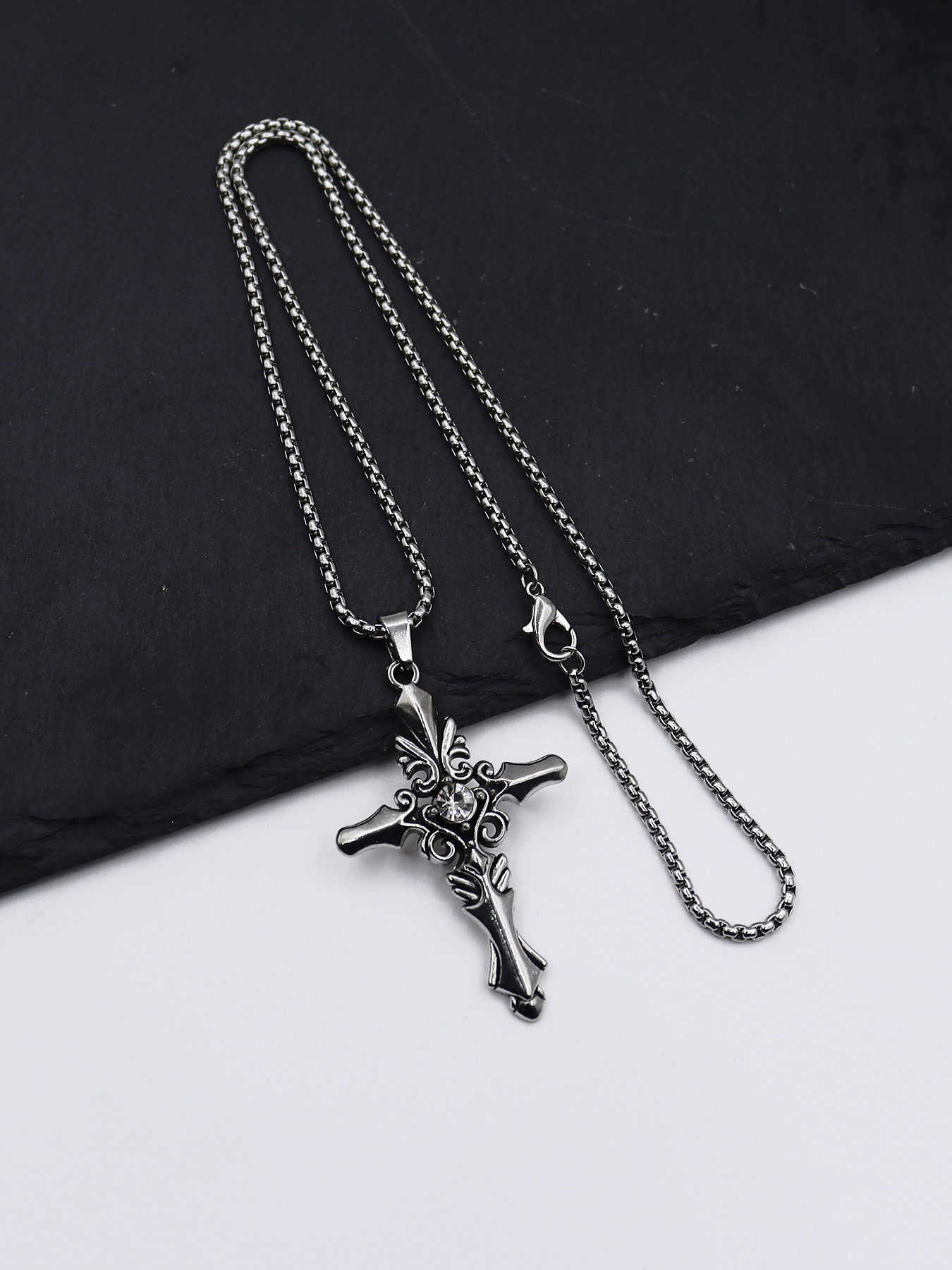 White [with 60cm square pearl chain]