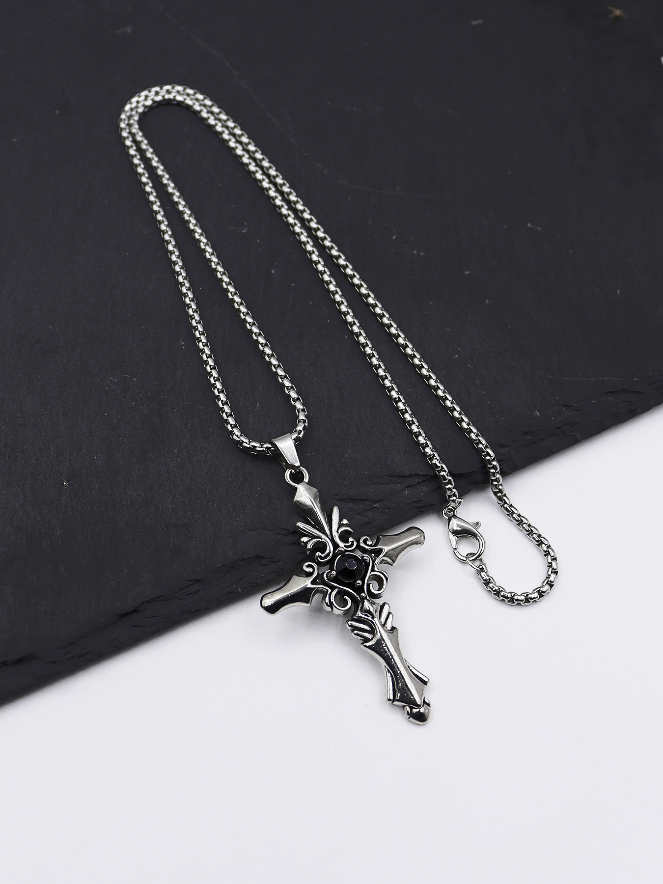 Black [with 70cm square pearl chain]