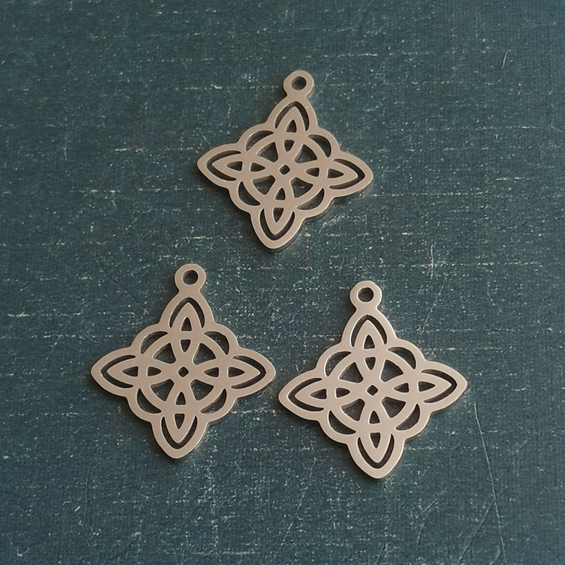 Silver pendant (859)