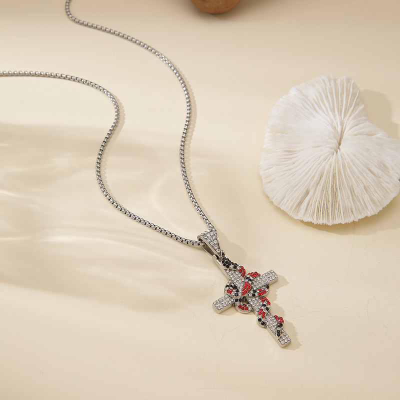 Red [with 70cm square pearl chain]