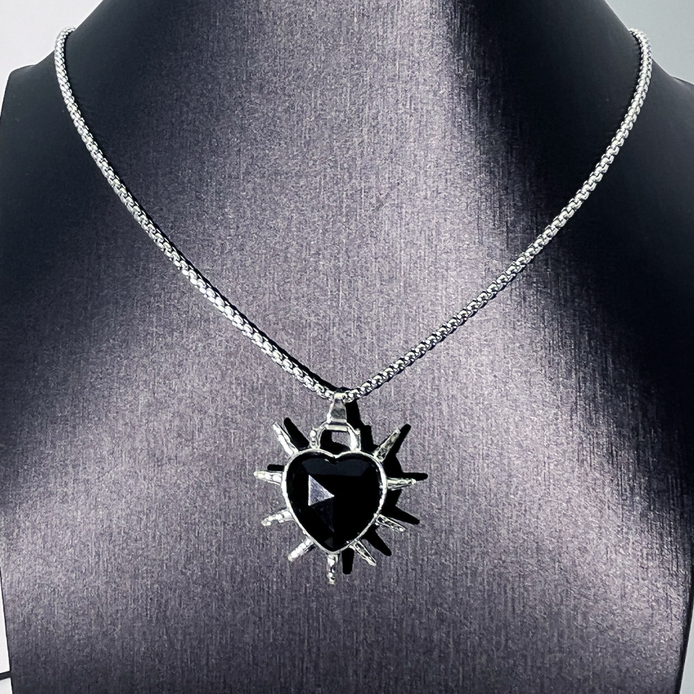 Black heart chain length 70cm
