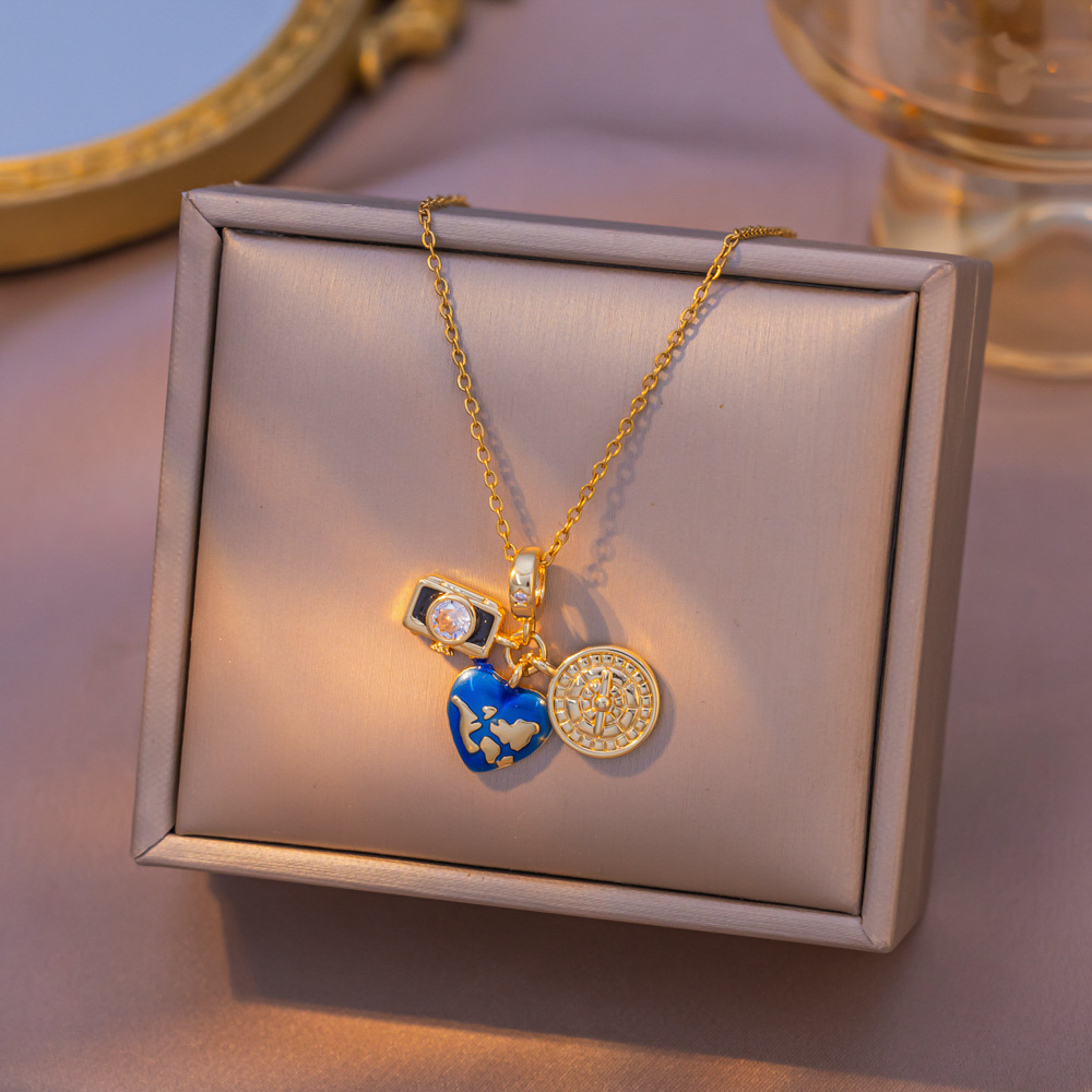 Yxl9353 camera world necklace gold