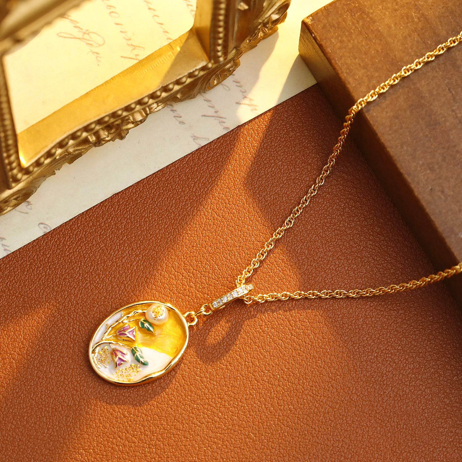 18K gold   golden yellow   white