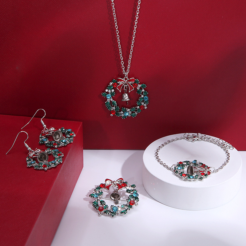 Silver wreath Bell four-piece set