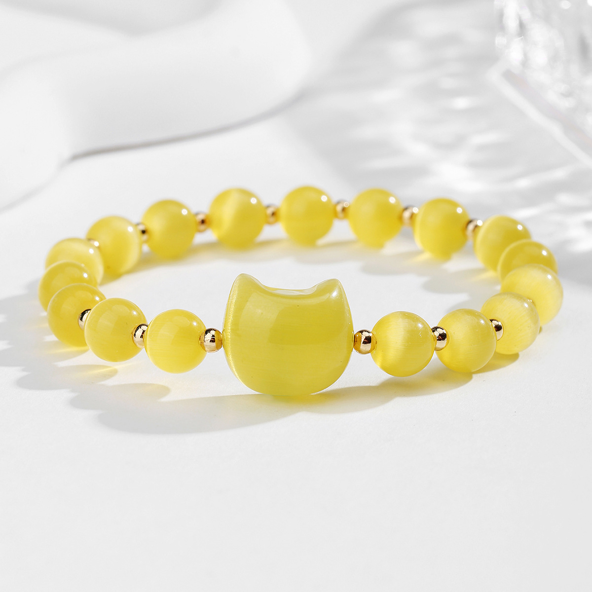 Yellow cat's eye