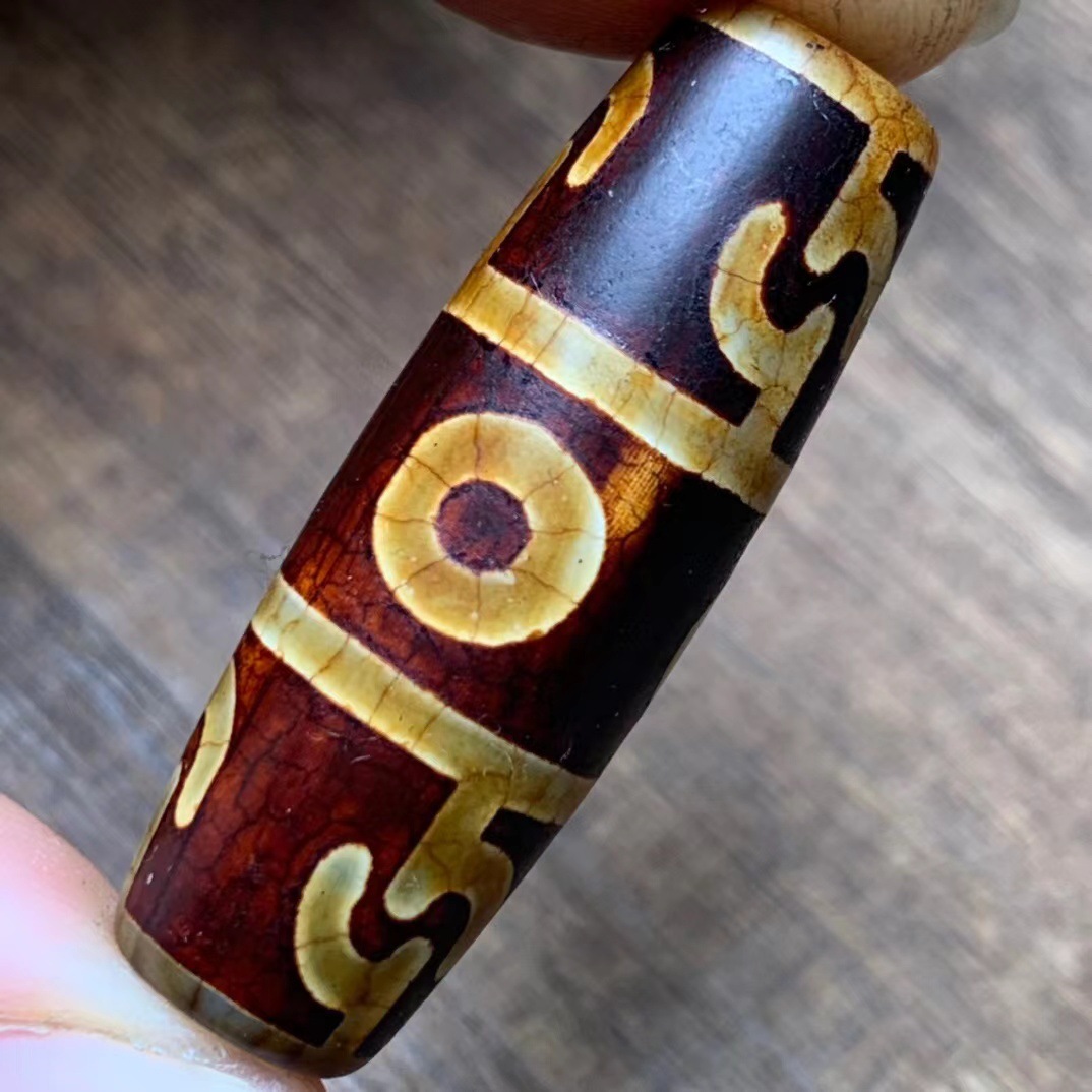 Lotus teacher has three eyes