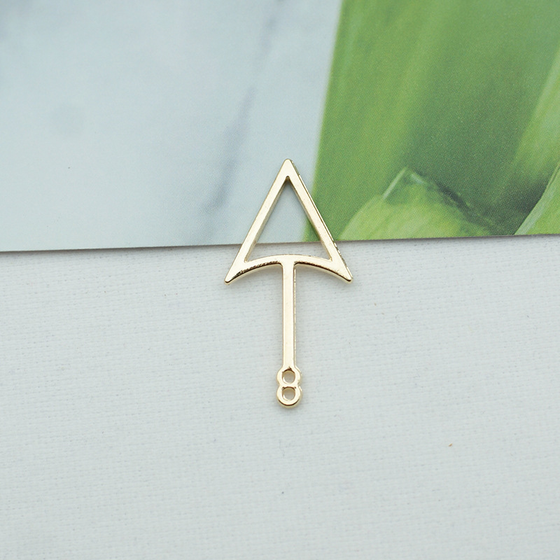 PJ004 triangle pendant (gold)