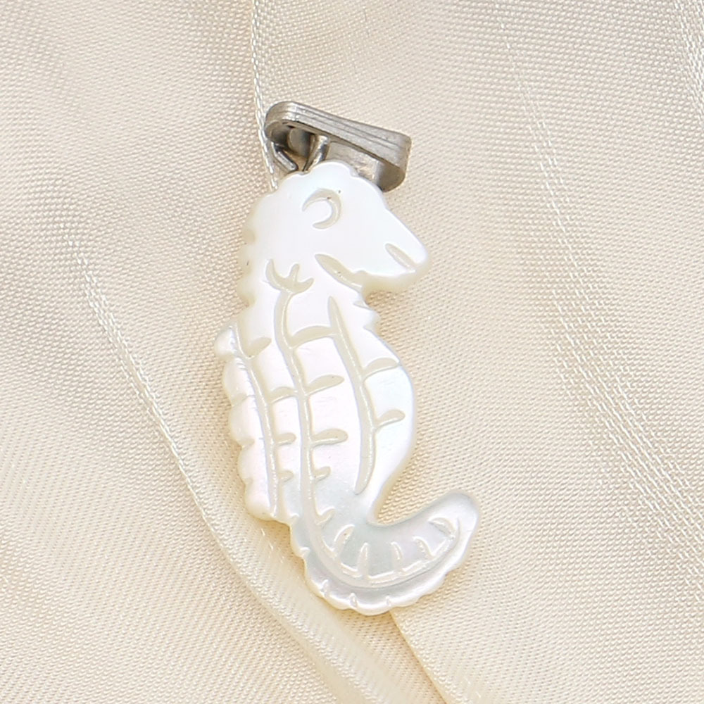 Белая раковина для губ