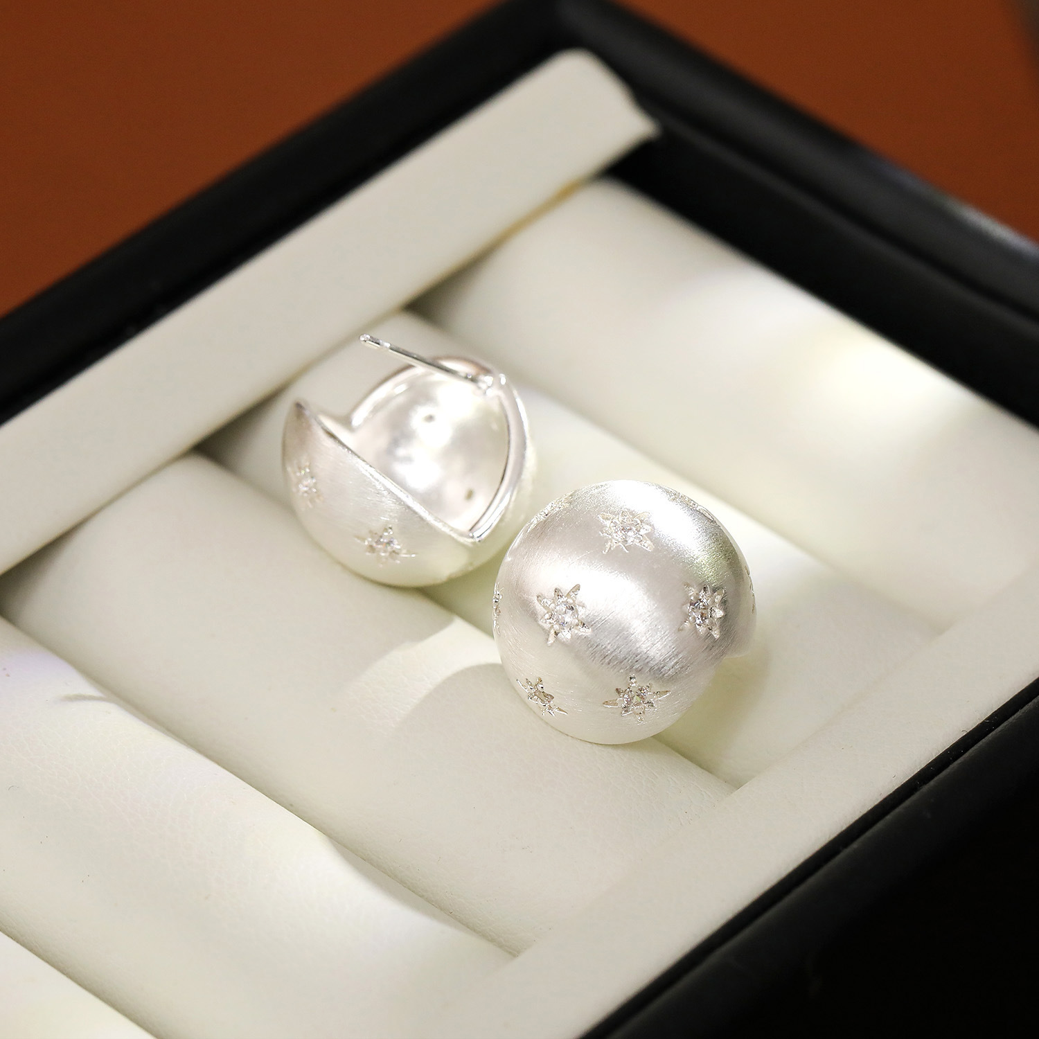 Brushed thick silver plating