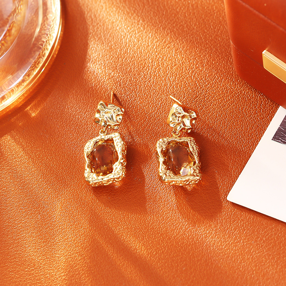 Simple pendant stud earrings