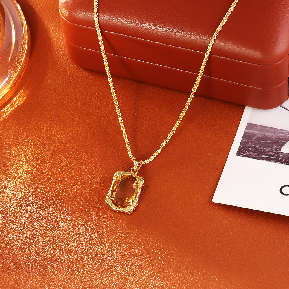 Simple pendant necklace